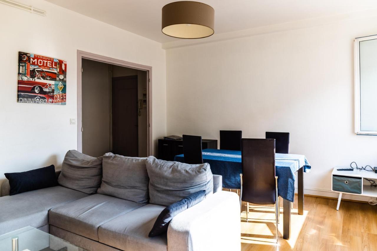 Le Voltaire -2 Chambres- 70m2- Hypercentre-parking-wifi Fibre- Nouvelle Literie Apartment
